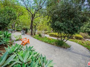 2018 Griffith Park Boulevard 109, Los Angeles CA 90039