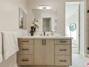 3230 S Barrington Avenue, Los Angeles CA 90066