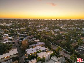 738 Palms Boulevard, Venice CA 90291