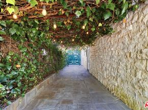 2633 N Commonwealth Avenue, Los Angeles CA 90027