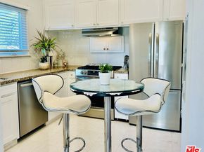 815 10th Street B, Santa Monica CA 90403