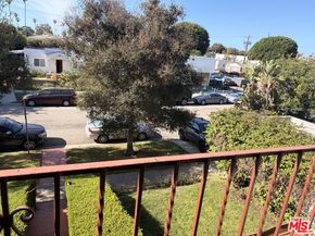 815 10th Street B, Santa Monica CA 90403