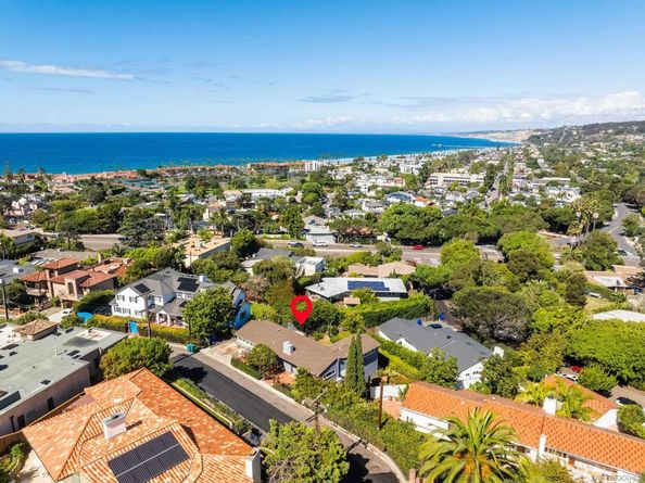 7850 Roseland Dr, La Jolla CA 92037
