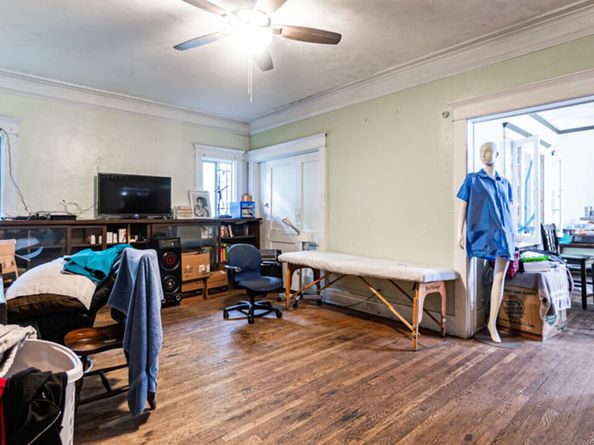 4913 Melrose Avenue, Los Angeles CA 90029