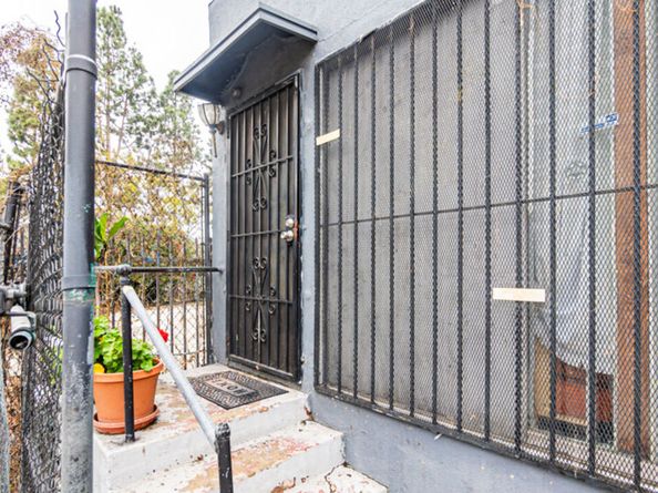 4913 Melrose Avenue, Los Angeles CA 90029