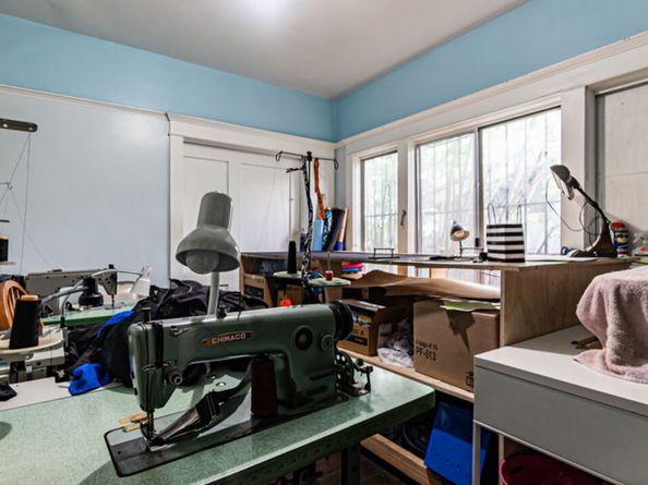 4913 Melrose Avenue, Los Angeles CA 90029