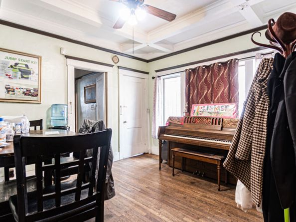 4913 Melrose Avenue, Los Angeles CA 90029