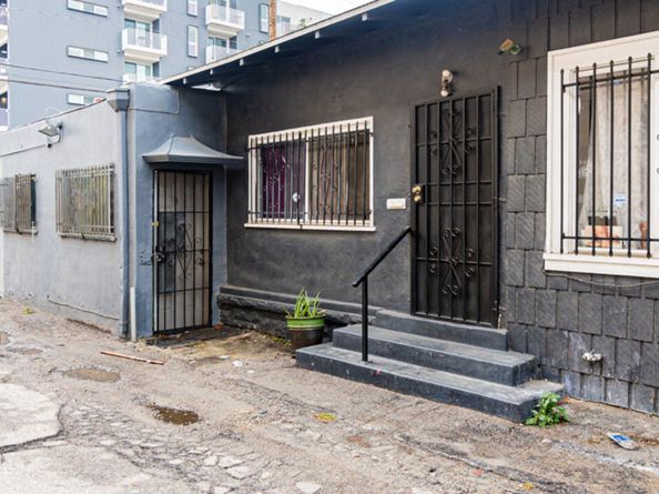 4913 Melrose Avenue, Los Angeles CA 90029