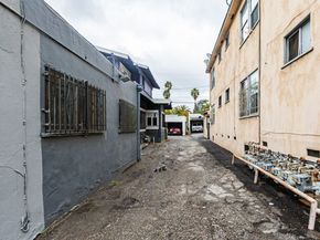 4913 Melrose Avenue, Los Angeles CA 90029
