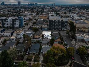 4913 Melrose Avenue, Los Angeles CA 90029