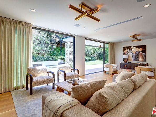 8674 Edwin Drive, Los Angeles CA 90046