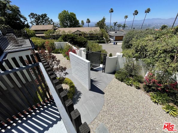 8674 Edwin Drive, Los Angeles CA 90046