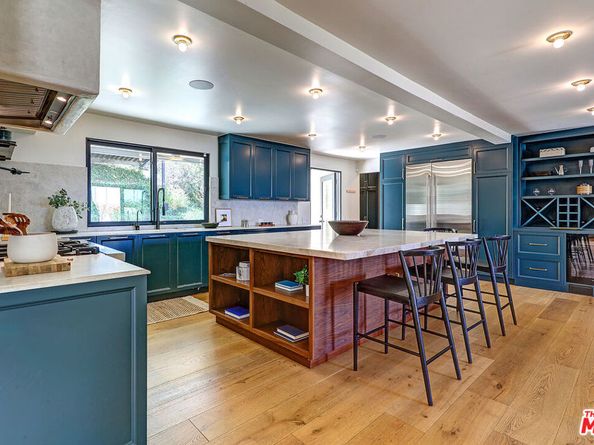 8674 Edwin Drive, Los Angeles CA 90046