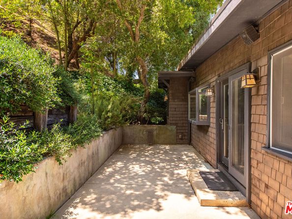 9648 Yoakum Drive, Beverly Hills CA 90210