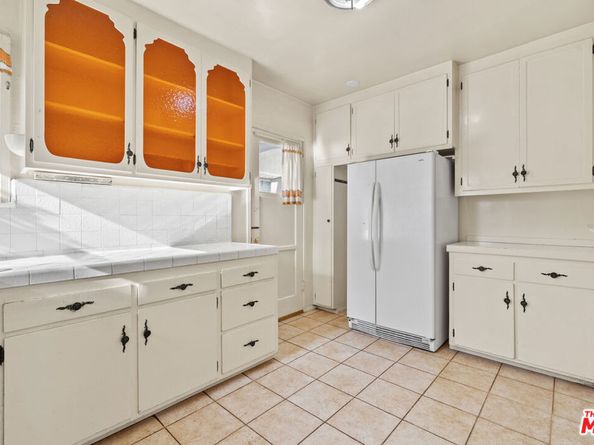 1466 N Rose Street, Burbank CA 91505
