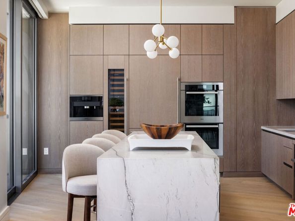 211 W Elm Court 39B, Los Angeles CA 90067