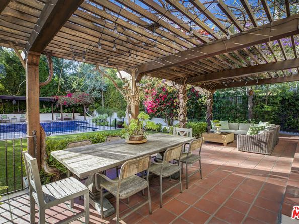2417 NOTTINGHAM Avenue, Los Angeles CA 90027