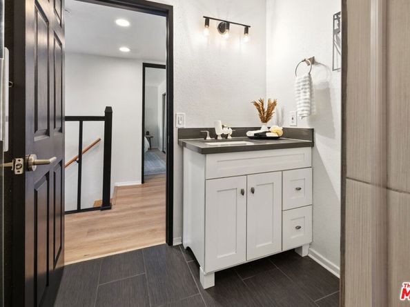 11127 La Maida Street 9, North Hollywood CA 91601