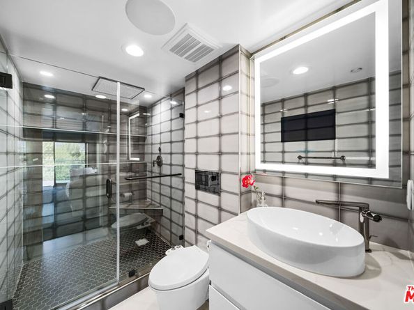 7141 Woodrow Wilson Drive, Los Angeles CA 90068