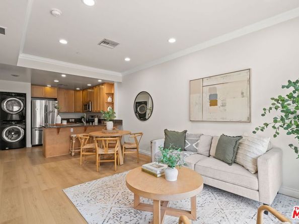 3061 W 12th Place 203, Los Angeles CA 90006