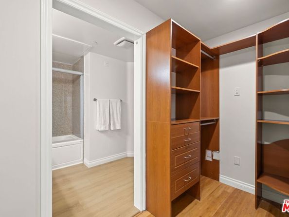 3061 W 12th Place 203, Los Angeles CA 90006