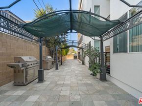 3061 W 12th Place 203, Los Angeles CA 90006