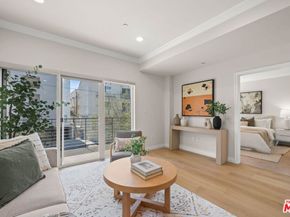 3061 W 12th Place 203, Los Angeles CA 90006