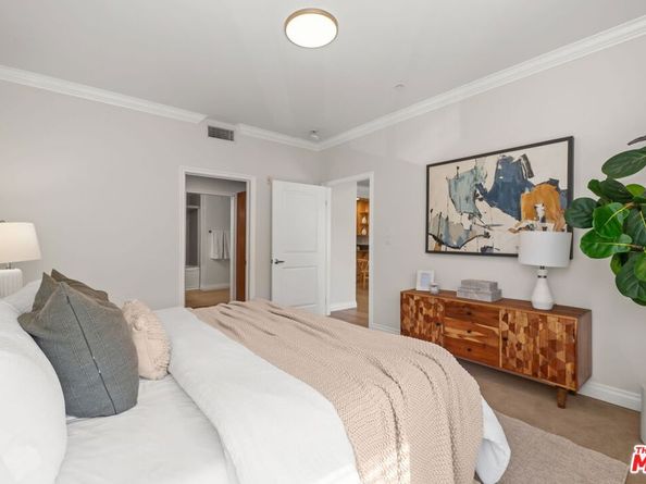 3061 W 12th Place 203, Los Angeles CA 90006
