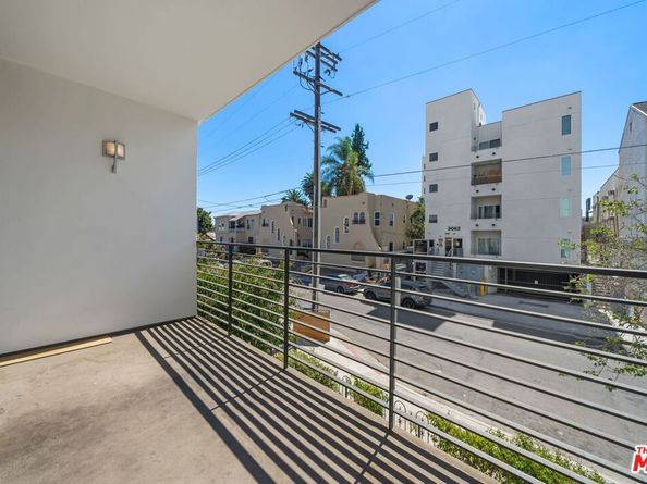 3061 W 12th Place 203, Los Angeles CA 90006