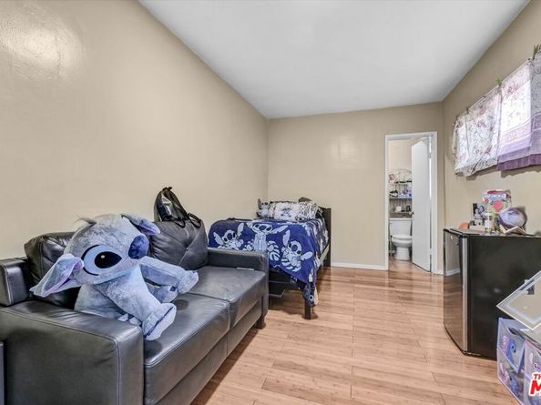 533 W 111th Street, Los Angeles CA 90044