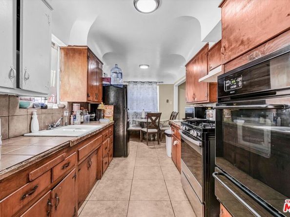 533 W 111th Street, Los Angeles CA 90044