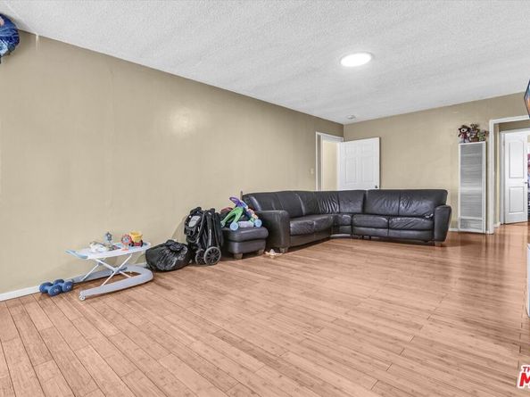 533 W 111th Street, Los Angeles CA 90044