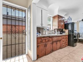 533 W 111th Street, Los Angeles CA 90044