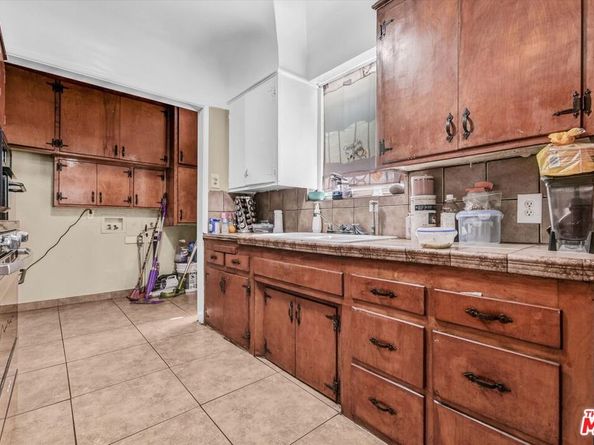 533 W 111th Street, Los Angeles CA 90044