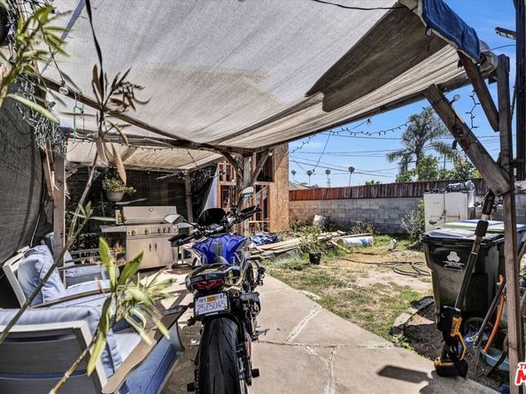 533 W 111th Street, Los Angeles CA 90044