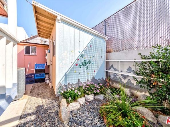 1424 S New Hampshire Avenue, Los Angeles CA 90006