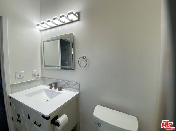 1424 S New Hampshire Avenue, Los Angeles CA 90006