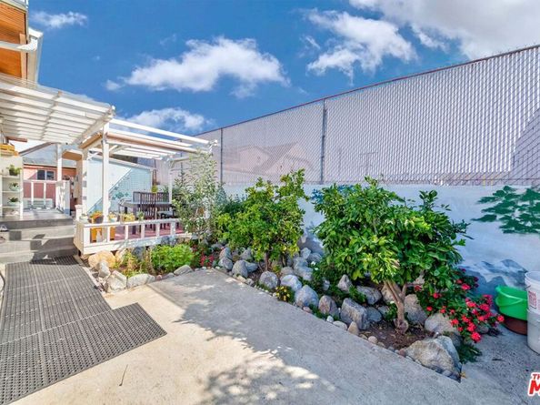 1424 S New Hampshire Avenue, Los Angeles CA 90006