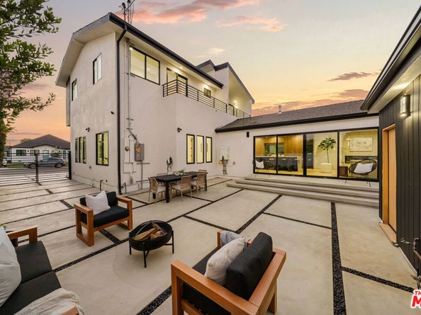 8106 Bleriot Avenue, Los Angeles CA 90045