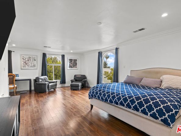 2240 Hillhurst Avenue, Los Angeles CA 90027