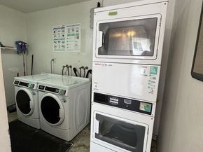 563 E Hazel Street 6, Inglewood CA 90302