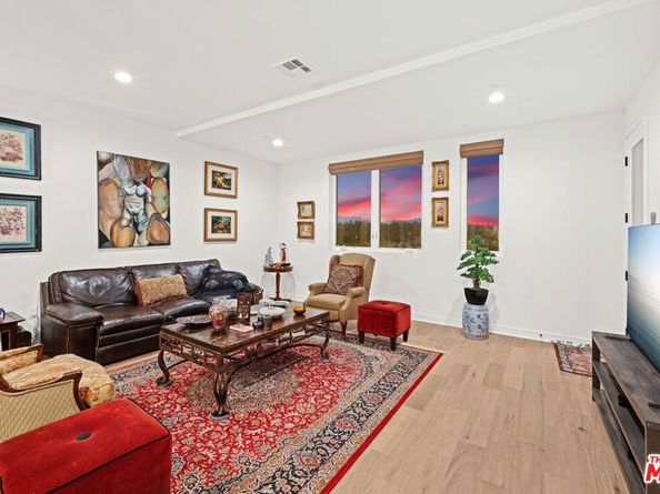 1049 N Joels Place, Los Angeles CA 90012