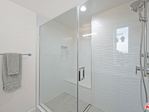 1049 N Joels Place, Los Angeles CA 90012