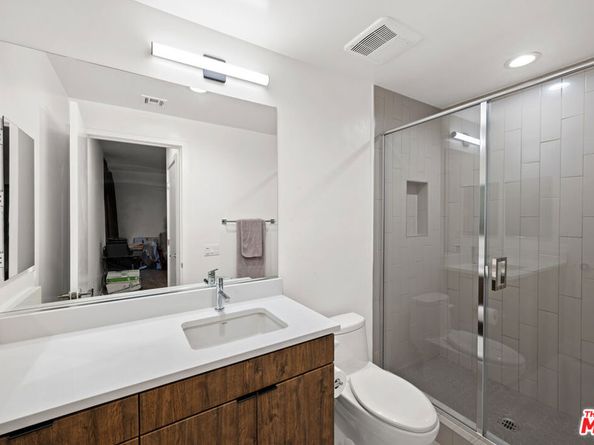 1049 N Joels Place, Los Angeles CA 90012