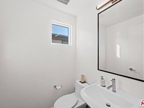 1049 N Joels Place, Los Angeles CA 90012