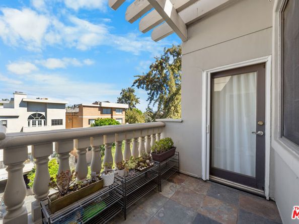 107 N Swall Drive 402, Los Angeles CA 90048