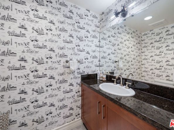 107 N Swall Drive 402, Los Angeles CA 90048