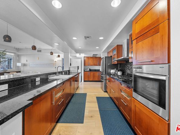 107 N Swall Drive 402, Los Angeles CA 90048