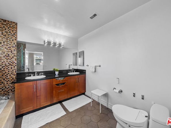107 N Swall Drive 402, Los Angeles CA 90048