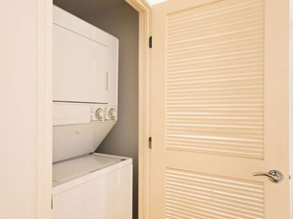 325 Arnaz Drive 304, Los Angeles CA 90048